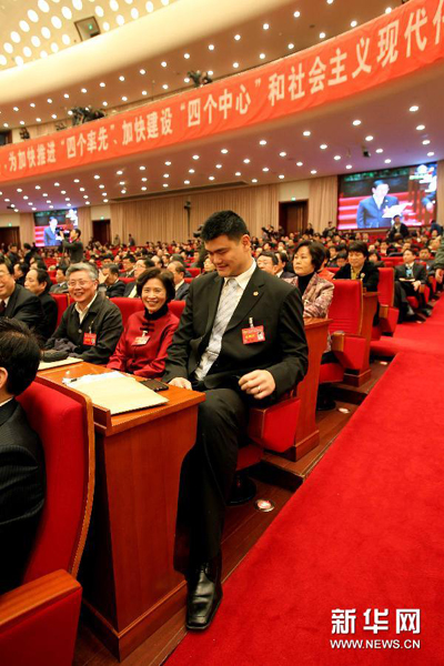 姚明當(dāng)選上海政協(xié)委員出席會(huì)議