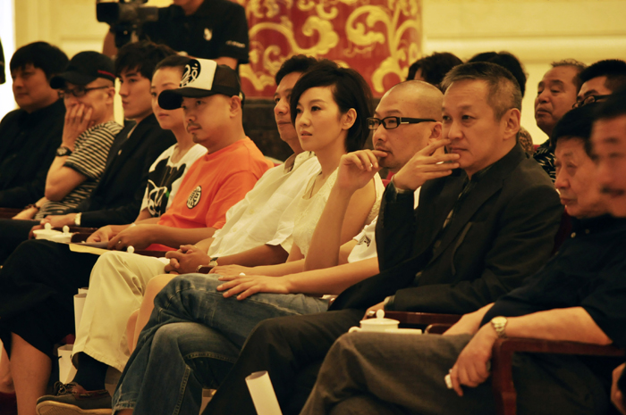 陳德森甘當閆妮助理