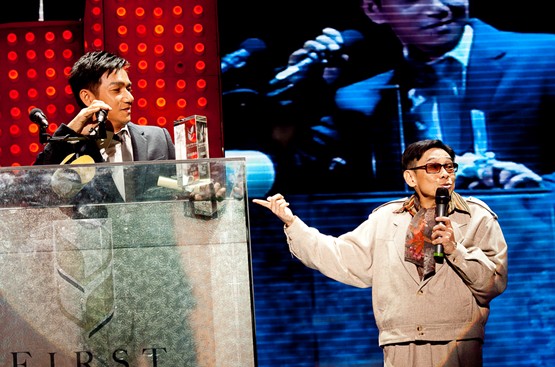 駱達華和泰迪•羅賓幽默登臺