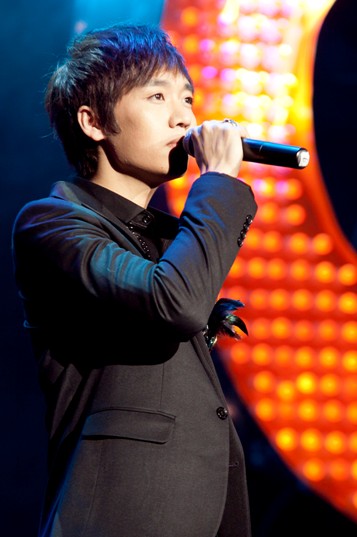 王野演唱《倩女幽魂》紀(jì)念哥哥張國(guó)榮