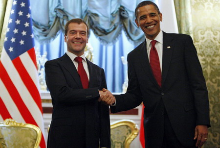 Obama starts visit to Russia