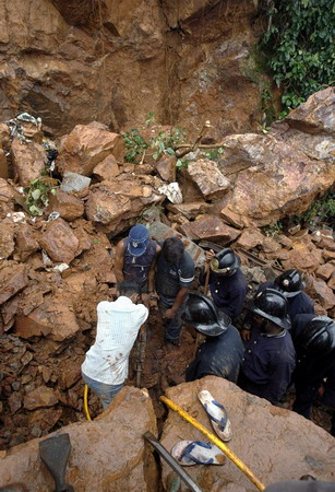Landslide kills 12 people in Mumbai slum