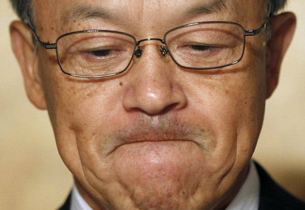 Olympus head quits amid takeover-fees scandal