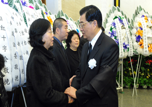 胡錦濤等送別遇難中國維和警察