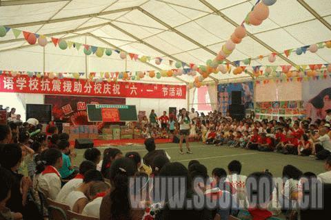 六一的快樂在“帳篷小學”蕩漾（組圖）