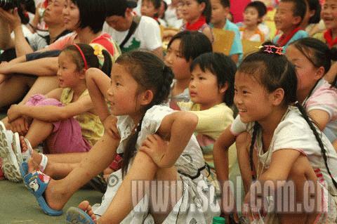 六一的快樂在“帳篷小學”蕩漾（組圖）