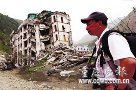 五一游客蜂擁至四川地震災區 災區設勸返點