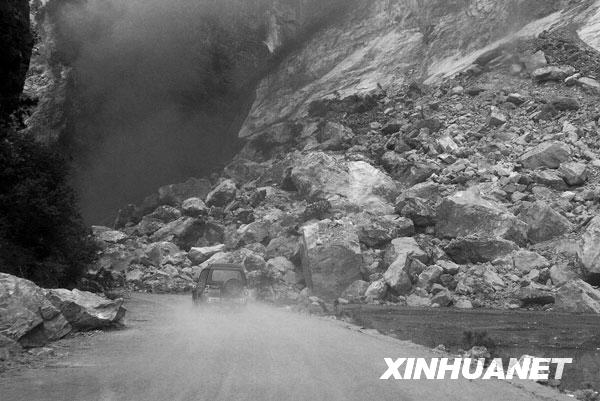 汶川地震一周年：歷史永遠(yuǎn)銘記[組圖]