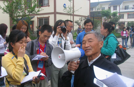 地震無情人有情——災區(qū)古稀老漢寫歌感謝政府