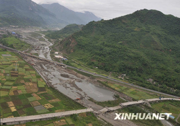 汶川地震一周年：空中看災(zāi)區(qū)重建[組圖]