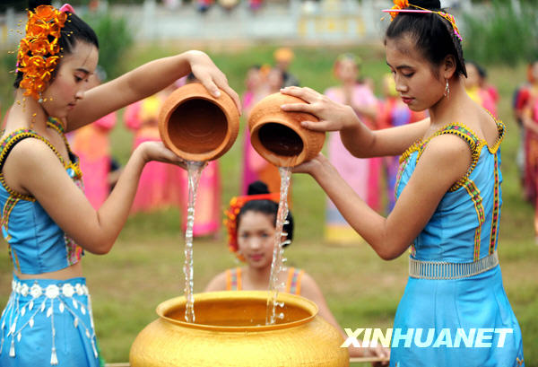 千年潑水節 吉祥沐天下[組圖]