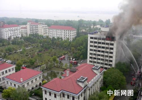 武漢市政府大樓今日上午著火 大火現已被撲滅