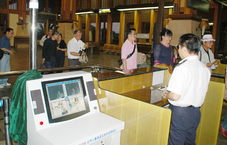 三亞鳳凰機(jī)場(chǎng)邊檢站采取措施防止豬流感傳播