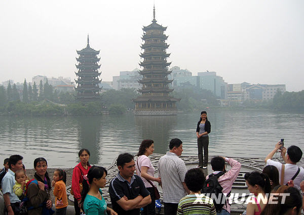 五一佳節游興濃[組圖]