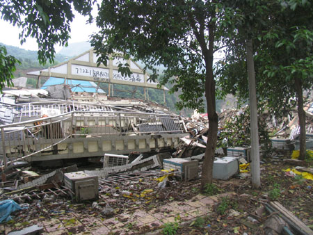 震撼！地震一周年前夕訪問(wèn)北川老縣城（組圖）