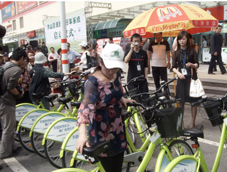 武漢：免費(fèi)單車飛馳“兩型”生活