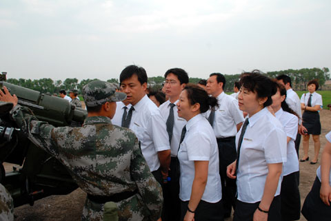 錦州銀行組織黨員干部走進(jìn)軍營過黨日