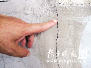 南京再現“樓脆脆” 正在施工大樓發生塌方