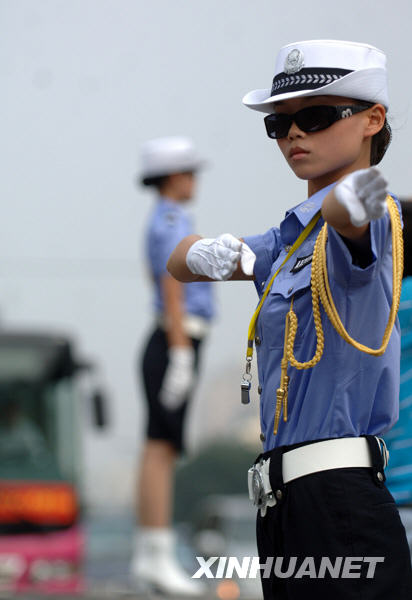 西安交警設立女子示范崗[組圖]