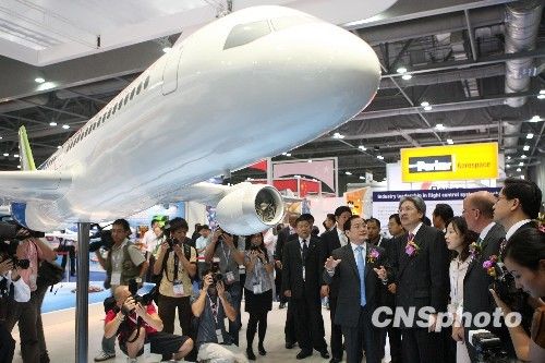 國產大客機外形樣機亮相 2016年交付使用(圖)