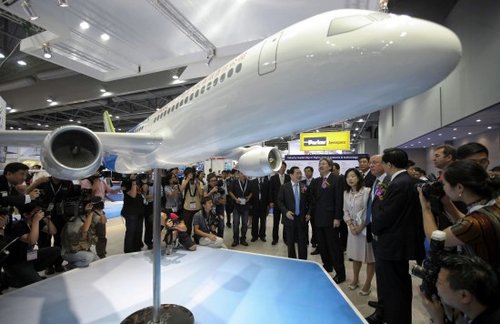 國產大客機外形樣機亮相 2016年交付使用(圖)