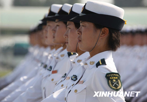國慶60周年閱兵方陣中有三支“娘子軍”[組圖]