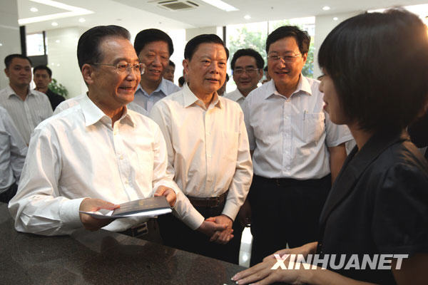 努力推進社會事業的改革和發展 ——溫家寶總理在遼寧考察紀實