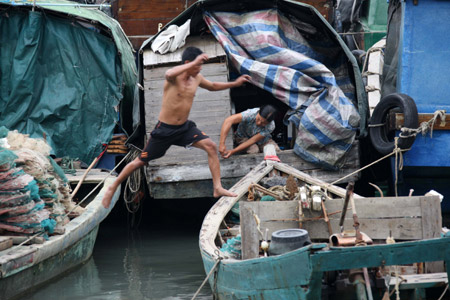 “凱薩娜”來勢洶涌 海南經受風雨洗禮(圖)