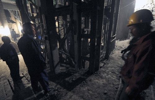 湖南冷水江礦山發生罐籠墜落事故26人死(圖)