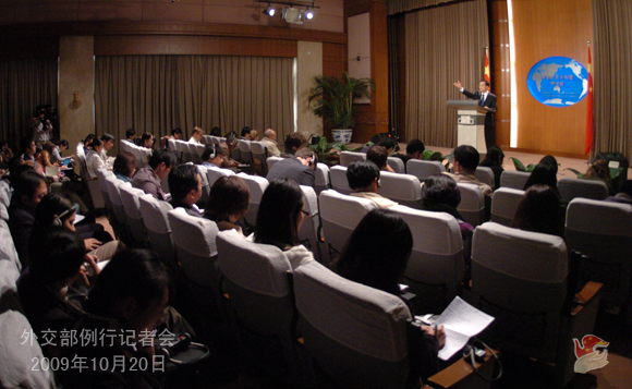 外交部就就中國貨輪遭劫持、中俄印三國外長會等答問