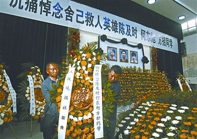 湖北荊州今日上午將為犧牲大學生舉行追悼會
