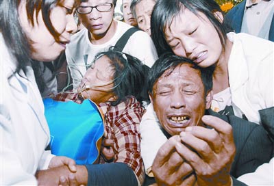 湖北荊州擬建雕塑紀念3名舍己救人大學生(圖)