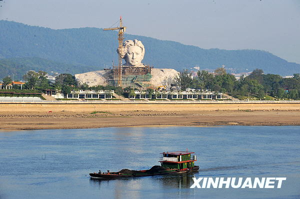 32米毛澤東巨型雕塑現(xiàn)長沙