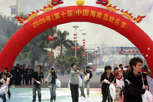 2009年中國海南島歡樂節(jié)風(fēng)情彩車競舞儋州