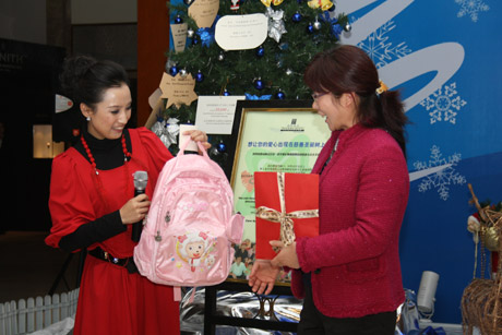 沈陽商貿(mào)飯店圣誕義賣獻(xiàn)愛心